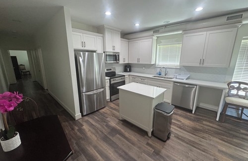 Wharton Apartamento | Charming, 2-bedroom apartment in the quiet town of Wharton.