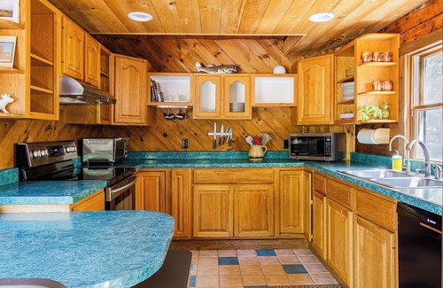 New Paltz Casa | Secluded w/Pool, Spa, Fire Pit, Forest Views | Cragswood Cottage by AvantStay