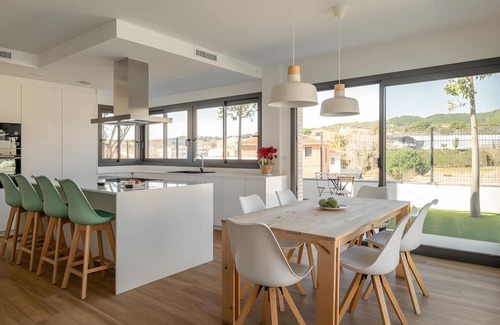 Canet de Mar Villa | Villa 'Gisela' with Sea View, Wi-Fi and Air Conditioning