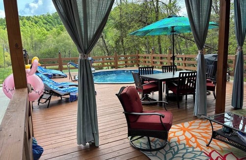 Saint Francis Apartamento | Cozy Outlaw studio room with heated pool AC in charming New Hope