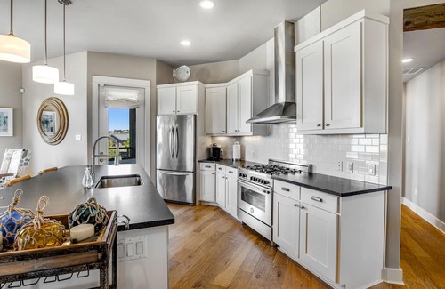 Spicewood Villa | Huge luxury villa with lake views, outdoor kitchen, alfresco patio, bunk room