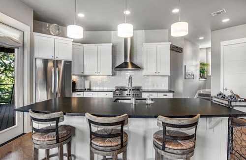 Spicewood Villa | Huge luxury villa with lake views, outdoor kitchen, alfresco patio, bunk room