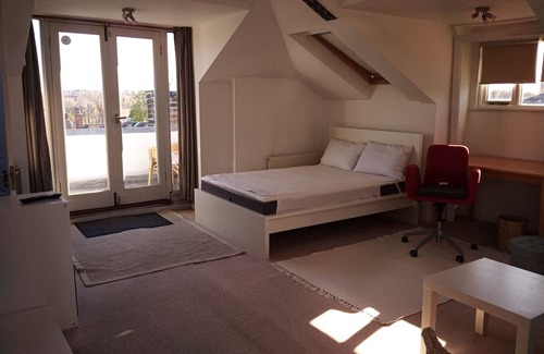 Swiss Cottage Apartamento | Beautiful studio with en suite and roof terrace located central smart location