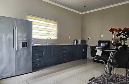Gueima Casa | 3-bedroom house in enchanting Praia Do Bilene with WiFi, AC