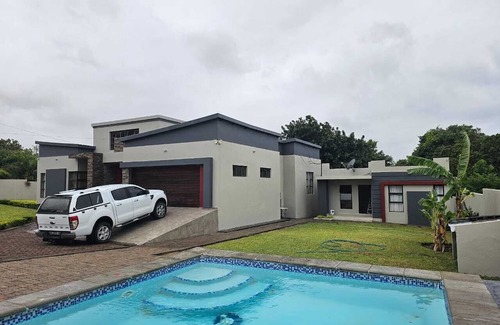 Gueima Casa | 3-bedroom house in enchanting Praia Do Bilene with WiFi, AC