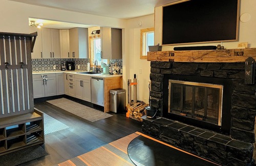 Richwood Cabina | Leaf Lake Haven -A lakeside getaway at its best - summer, fall, winter or spring