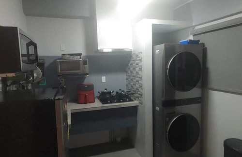 East End Apartamento | The Duplex Suite with a Jacuzzi