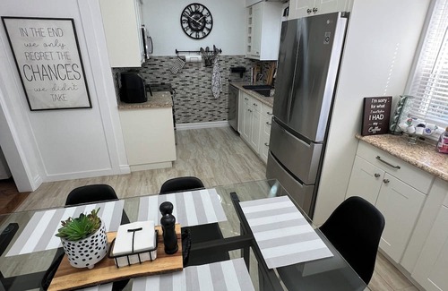 Hespeler Casa | Cozy Fully furnished, Specious 2 story home!. Parking on premises, pet friendly!