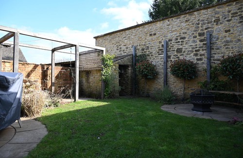Brackley Cabaña | Cute Cottage on the edge of the Cotswolds and close to everything