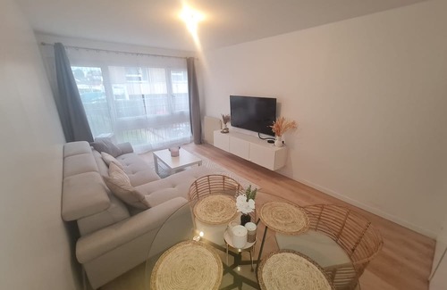 Livry-Gargan Apartamento | Beautiful, cocooning apartment. Near Paris /C.D.G /Disney