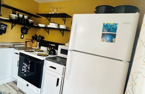 Cedar Chalet De Esquí | Chalet Near Sleeping Bear Dunes National Lakeshore w/neighborhood golf course.