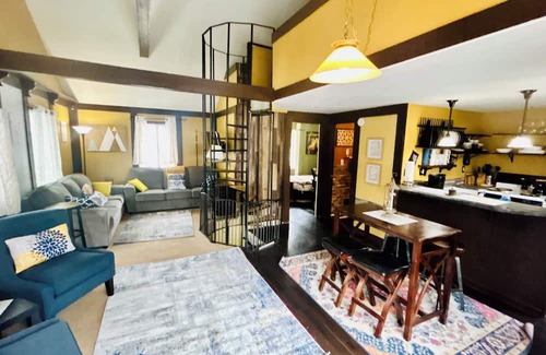 Cedar Chalet De Esquí | Chalet Near Sleeping Bear Dunes National Lakeshore w/neighborhood golf course.