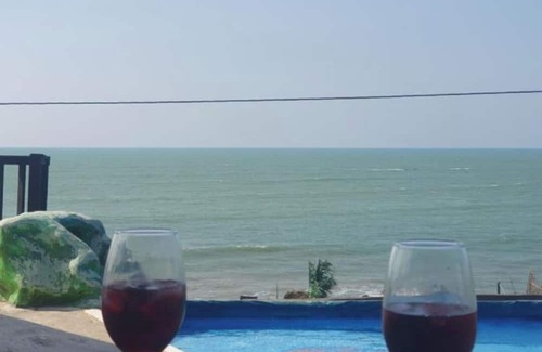 Bahía de Caráquez Casa | Casa Hey-sol, frente al mar, Terraza piscina.