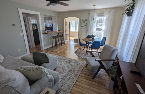 Fredonia Apartamento | Charming & Relaxing Two Bedroom Upper Apartment in the Heart of Fredonia