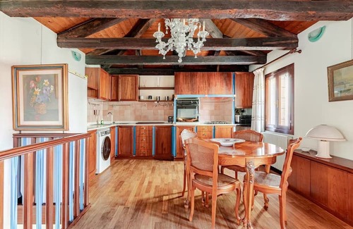 Longa Casa | Murano Glass Residence