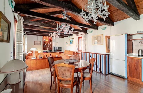 Longa Casa | Murano Glass Residence