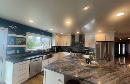 Morgan Hill Casa | The Orchard Oasis-spacious 5 bedrm luxury private home with pool and spa