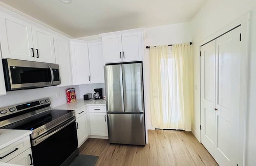 Manteca Casa | Charming 2-bedroom house with WiFi, AC in Manteca