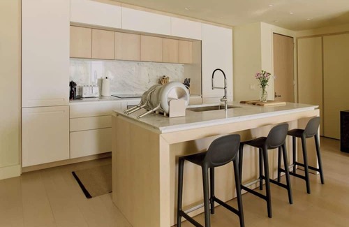 Williamsburg Apartamento | Gorgeous 3-bedroom, 3 bedroom apt with deck, fitness room in welcoming Brooklyn