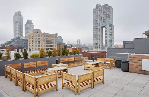 Williamsburg Apartamento | Gorgeous 3-bedroom, 3 bedroom apt with deck, fitness room in welcoming Brooklyn