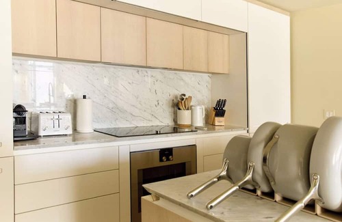 Williamsburg Apartamento | Gorgeous 3-bedroom, 3 bedroom apt with deck, fitness room in welcoming Brooklyn