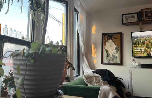 Leslieville Apartamento | Bright and Open East End Gem