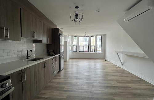 Leslieville Apartamento | Bright and Open East End Gem