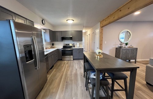 Eureka Casa | 4-Bedroom 2-Bath House Walking Distance to Eureka College