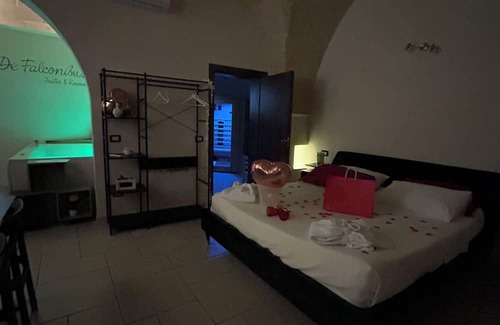 Pulsano Cama Y Desayuno | Suite Il Vico – Charming Spa Suite with Jacuzzi, Sauna and Quadruple Room