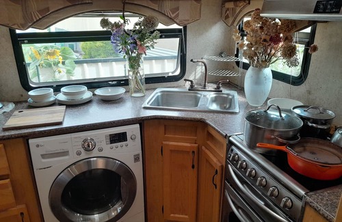 Tatiara Casa | Caravan large kitchen shower toilet fridge airconditioned washing machine