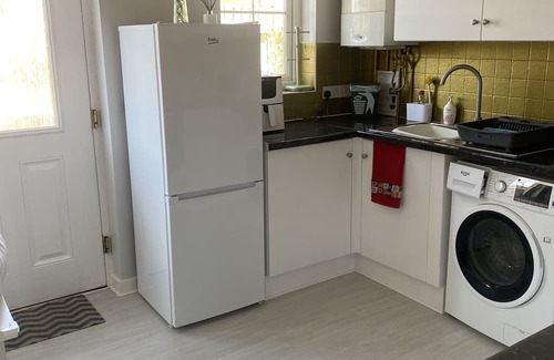 Port Talbot Casa | Step Free Bungalow By The Beach/Extra Wide Doorwayn2 minutes from the beach