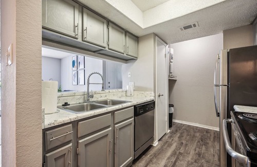 Bedford Apartamento | 3001 Crystal Springs 1214 I Spacious 2 Bed 1 Bath