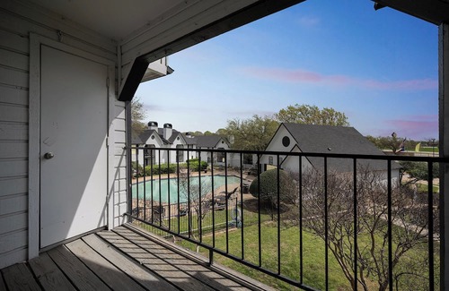 Bedford Apartamento | 3001 Crystal Springs 723 I Spacious 2 Bed 2 Bath