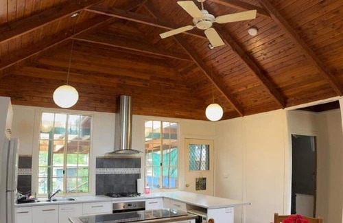 Worrowing Heights Cabaña | Cosy Cottage in Sanctuary Point. Pet Friendly
