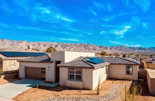 Desert Hot Springs Casa | Traveling RN / Professionals - Private Bed and Shared Bathroom