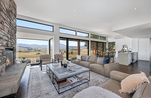 Merrijig Casa | Luxury country escape! Spectacular views, Spa, Pool, Fire pit, Spacious home