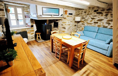 Labassere Casa | Quiet village house in the mountains.