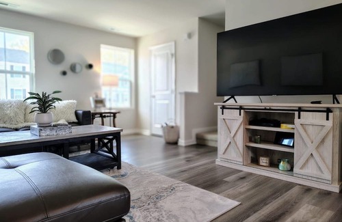 Northeast Raleigh Condominio | Cozy Newly Constructed Condo on a Corner Lot - Perfect for your next getaway