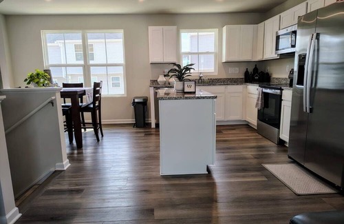 Northeast Raleigh Condominio | Cozy Newly Constructed Condo on a Corner Lot - Perfect for your next getaway