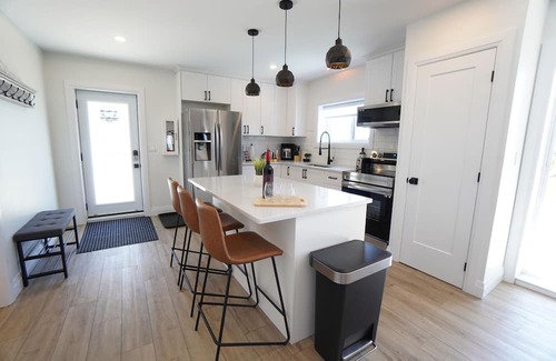 Amherstburg Cabaña | Shore To Please-Tranquil Getaway