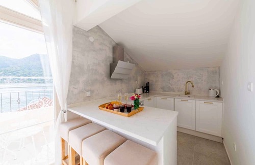 Lepetane Apartamento | ❤️Deluxe Waterfront 1BR | Balconies | Panoramic View| Fully Equipped| Fast Wi-Fi