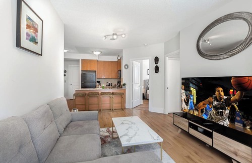 Fairview Condominio | Lavish 2BR/2Bath Condo Steps to Square One Mall