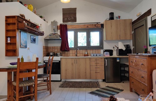 Agia Cabaña | The Cottage is non-smoking , has an outdoor dining area, barbecue and a garden.