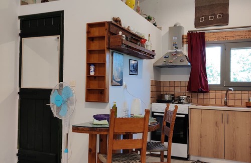Agia Cabaña | The Cottage is non-smoking , has an outdoor dining area, barbecue and a garden.