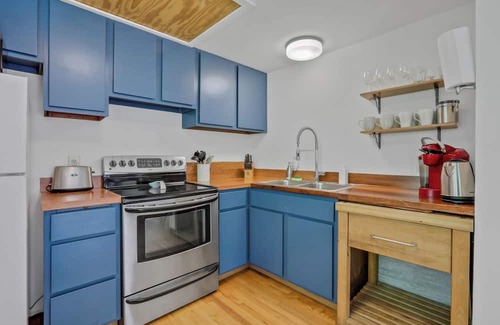 New Paltz Casa | 3-bedroom house bordering Mohonk preserve in New Paltz with WiFi, AC
