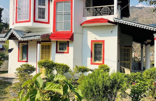 Bhimtal Cabaña | Serene 4-Bedroom Cottage in Bhimtal – Hill Views & Cozy Place