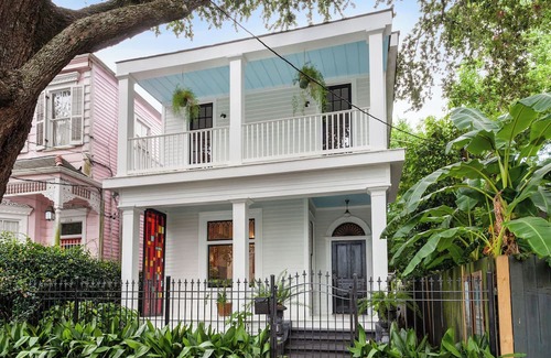 Faubourg Livaudais Casa | Second Line Victorian Walk to Parades and Streetcar