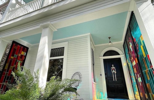 Faubourg Livaudais Casa | Second Line Victorian Walk to Parades and Streetcar