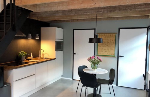 Heerlen Apartamento | Apartment in south Limburg for two people in old school with sunny garden