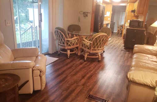 Chassahowitzka Casa | Chassahowitzka 2-bedroom double wide mobile home with WiFi, AC, Hot Tub, kayaks